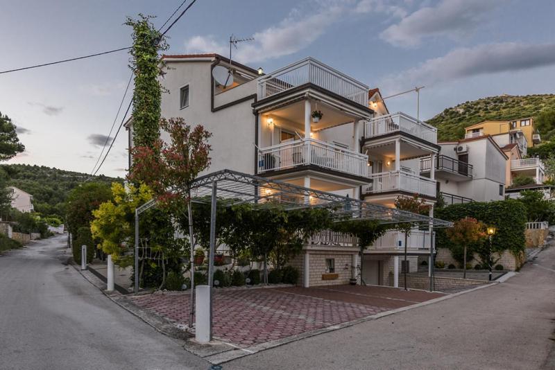 Apartments Luka - Trogir, Marina 150M From The Beach Luaran gambar